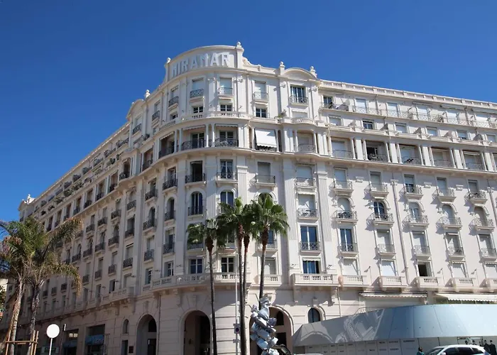 Cannes La Croisette - Studio Au Calme Cote Jardin
